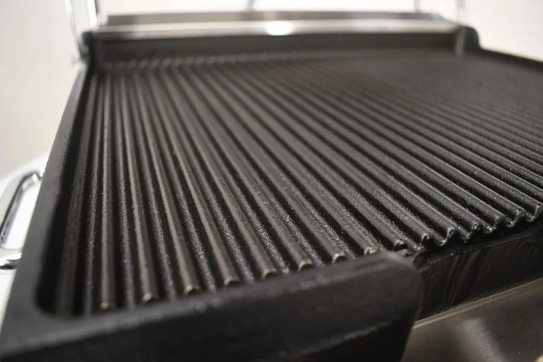 Omcan PG-CN-0515-R single panini grill with grooved plates
