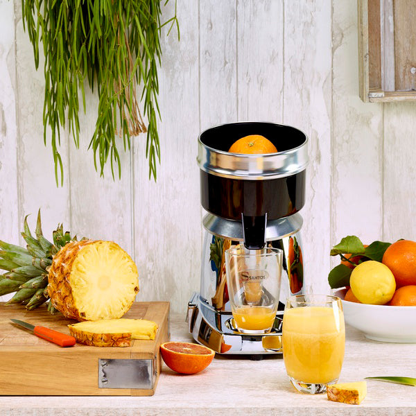 Omcan SANTOS 11C Santos 11 Classic citrus juice extractor with chrome base