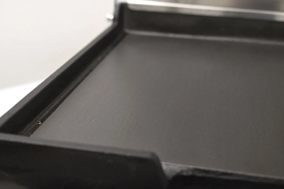 Omcan PG-CN-0679-FT single panini grill smooth cast iron plates
