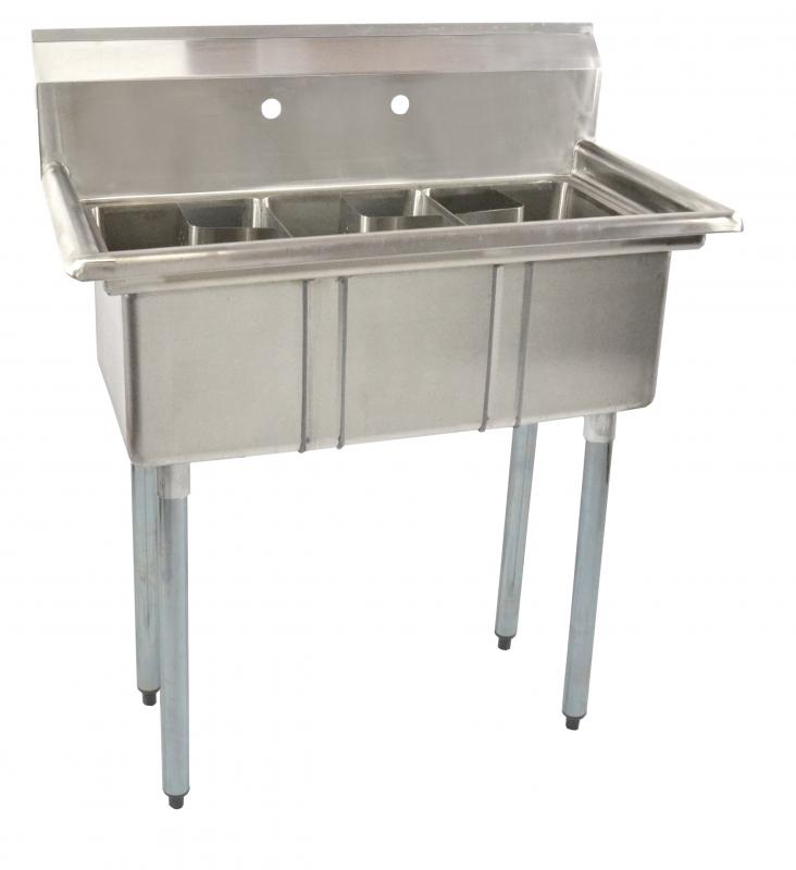 Omcan 39761 stainless steel three tub space saver sink with corner drains