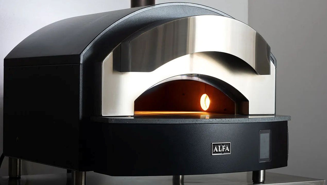 Omcan FP-Z4P-TE-NER-U oven in use
